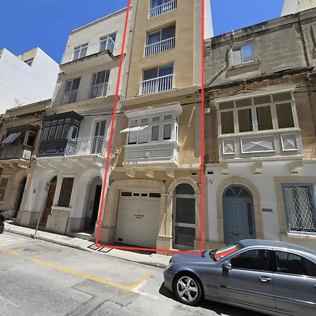 Cozy 2 Bedroom Steps To Seafront شقة *