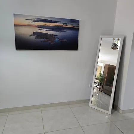شقة Cozy 2 Bedroom Steps To Seafront