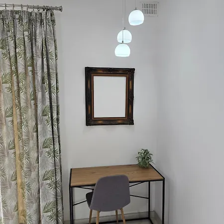 아파트 Cozy 2 Bedroom Steps To Seafront 그지라