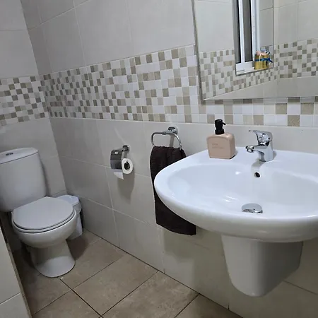 Cozy 2 Bedroom Steps To Seafront Lägenhet Gzira