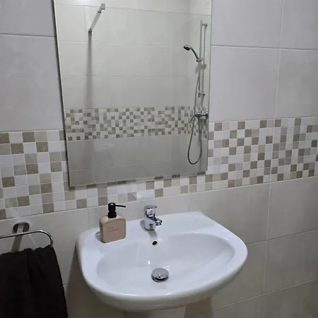 شقة Cozy 2 Bedroom Steps To Seafront