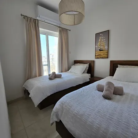 Cozy 2 Bedroom Steps To Seafront *