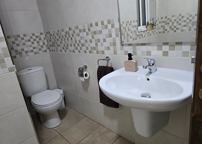 Cozy 2 Bedroom Steps To Seafront Lägenhet Gzira