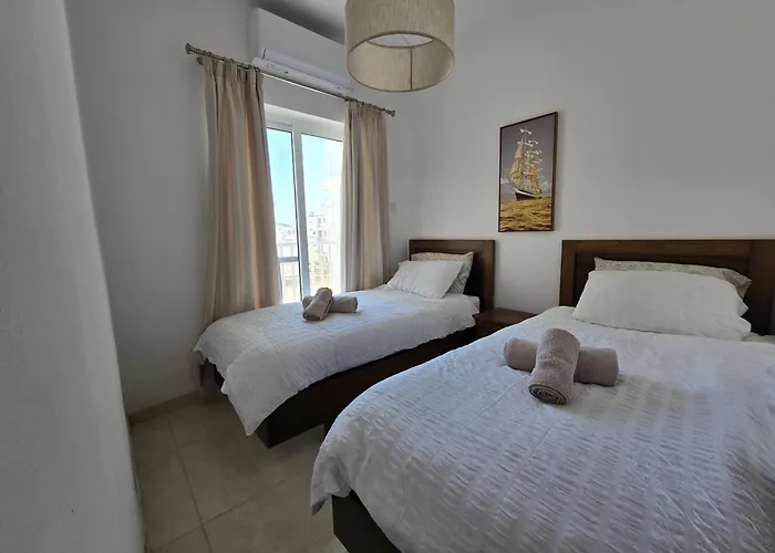 Cozy 2 Bedroom Steps To Seafront *